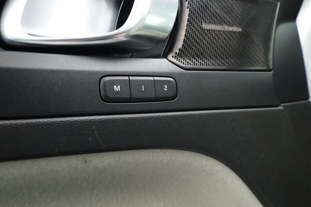 Volvo XC40 1.5 T4 Plug-in hybrid Ultimate Dark | Pano | Dig. Cockpit | Nav+CarPlay | Stuur+Stoelverw. | Harman/Kardon | Leder | Camera*+PDC | Elek. Klep | Led | 20'' v