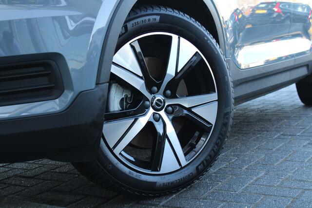 Volvo XC40 Recharge Twin Plus | Achteruitrij camera | Stoel stuur verwarm. | Adapt. Cruise control |