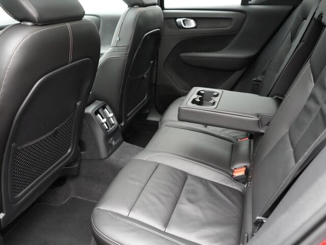 Volvo XC40 T5 Recharge Inscription Plug In Hybrid 262pk Dealer O.H PHEV | Trekhaak af Fabriek | Panodak | Adaptive Cruise | Lederen Sportstoelen Verwarmd | 19"L.M | Camera | Keyless | Apple Carplay |