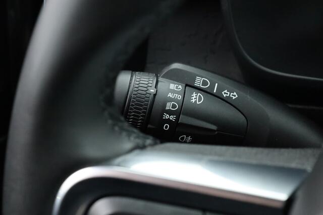 Volvo XC40 Recharge Core | Google Info. | Stoel- Stuurverw. | Camera | Cruise ctrl. | PDC | 19'' |