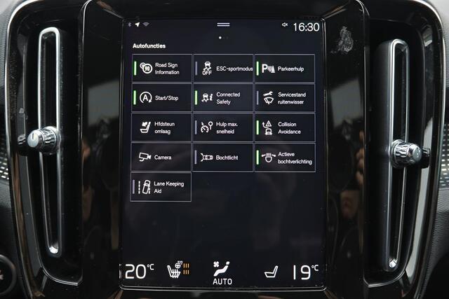 Volvo XC40 B5 AWD R-Design - Harman Kardon audio - Full LED met bochtenverlichting - Draadloos telefoon opladen - Verwarmbare voorstoelen & stuurwiel - Parkeersensoren voor & achter - Parkeercamera achter - Elektr. bedienbare kindersloten achter - Getint glas v.a. d