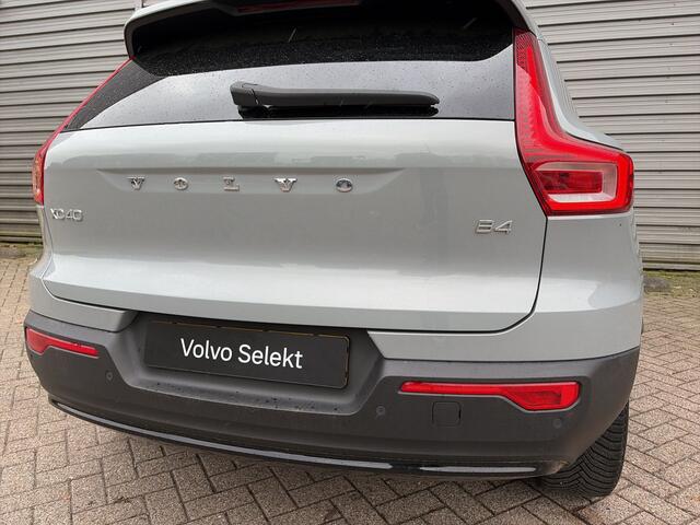 Volvo XC40 2.0 B4 Plus Dark / Panoramadak / Lederen bekleding / Trekhaak / Parkeerverwarming /