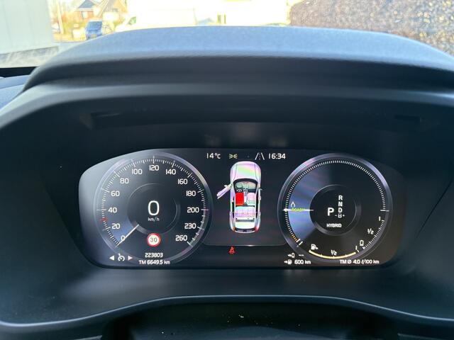 Volvo XC40 1.5 T5 Twin Engine Momentum Pro / AUTOMAAT / NAVI / CRUISE