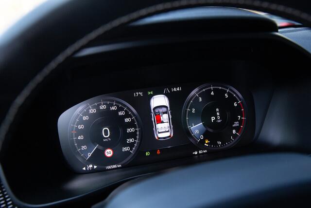 Volvo XC40 2.0 T4 R-Design , Panoramadak, Adap. cruise, Harman/Kardon,