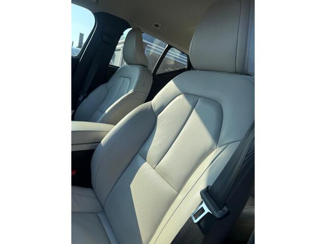 Volvo XC40 1.5 T4 Recharge Inscription Expression | Plug-in Hybrid (PHEV) | Navigatie | Apple Carplay | Android Auto | Achteruitrijcamera | Lederen Bekleding | Stoelverwarming | BLIS | Parkeersensoren