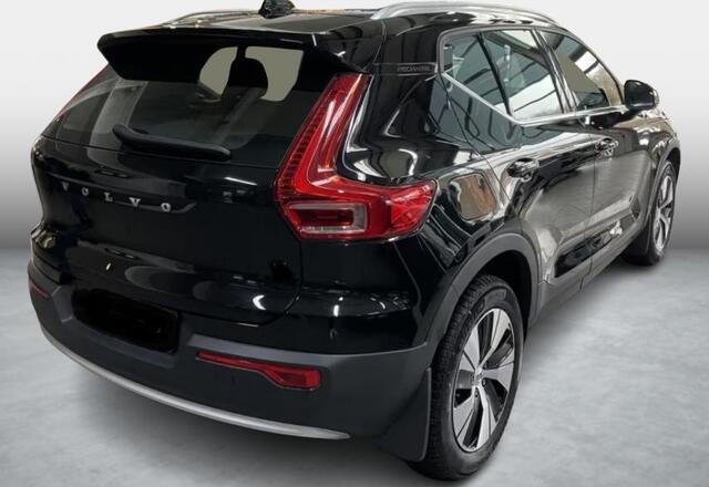 Volvo XC40 Plug-in Hybrid T4 Core Bright | Trekhaak | Stoel- en stuurverwarming | LED koplampen | Navigatie | Apple Carplay / Android Auto | Cruise control | Parkeersensoren achter | Climate control |