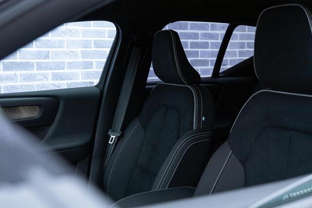 Volvo XC40 Single Motor Extended Range Plus 82 kWh | Trekhaak | Stoel-/Stuurverwarming | Warmtepomp | 20'' | Getint Glas | Parkeercamera | BLIS | Adaptieve Cruise Control