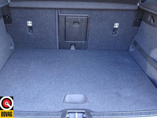 Volvo XC40 1.5 T4 Recharge Momentum pro