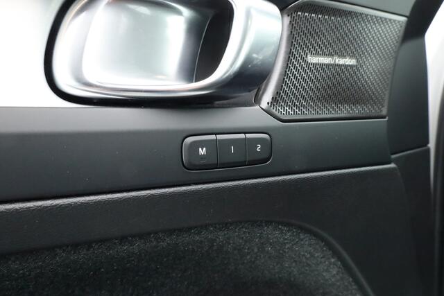 Volvo XC40 2.0 B3 Ultra Black Edition | Pano | Harman Kardon | 360cam | Memory | Stoel-Stuurverw. | Adapt. Cruise | Keyless