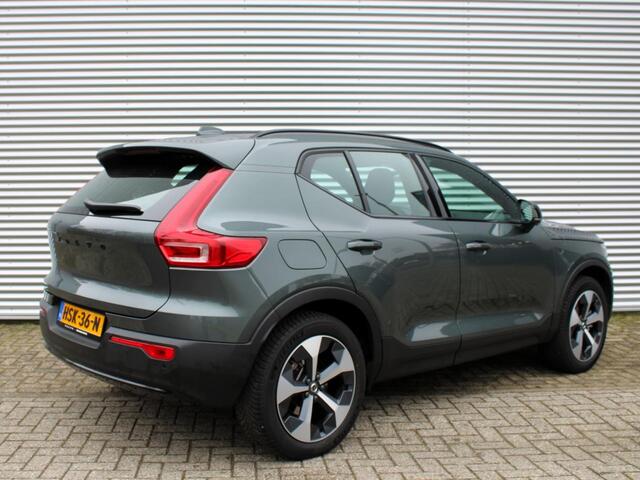 Volvo XC40 2.0 B4 Plus Dark / Trekhaak / All Season Banden / Stoel+Stuurwielverwarming / Elek. verstelbare stoelen / Harman Kardon Audio / Blis
