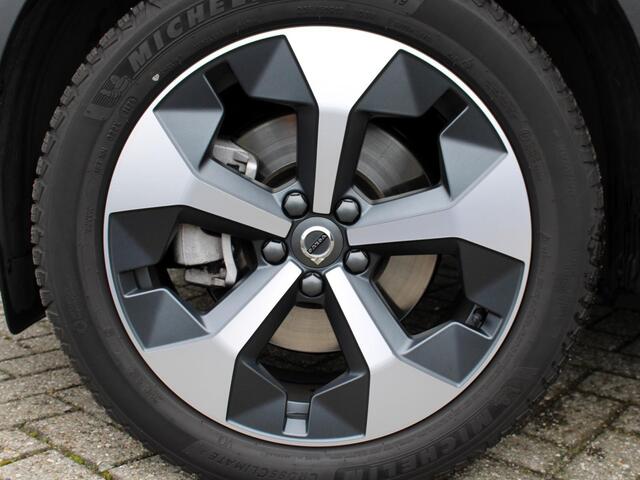 Volvo XC40 2.0 B4 Plus Dark / Trekhaak / All Season Banden / Stoel+Stuurwielverwarming / Elek. verstelbare stoelen / Harman Kardon Audio / Blis