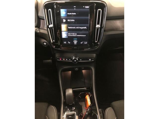 Volvo XC40 1.5 T5 Plug-in hybrid Ultimate Bright | Panoramadak | Adaptieve Cruise Control | Stoel en Stuurverwarming | Donker Glas | Harman Kardon |