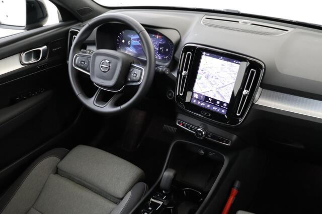 Volvo XC40 B4 (M-HYBRID) PLUS DARK -CAMERA|ADAP.CRUISE|VERW.VOORRUIT|TREKHAAK|HARMAN/KARDON|19"