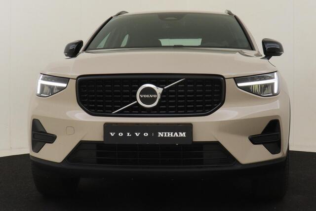 Volvo XC40 B4 (M-HYBRID) PLUS DARK -CAMERA|ADAP.CRUISE|VERW.VOORRUIT|TREKHAAK|HARMAN/KARDON|19"