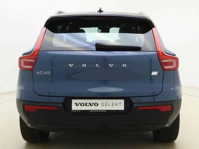 Volvo XC40 Recharge Ultimate / Wool Blend / Panoramadak / Pixel Koplampen / Elektr. Stoelen / Trekhaak / 360 Camera / Harman&Kardon Audio / Stoel + Stuurw. Verwarming /