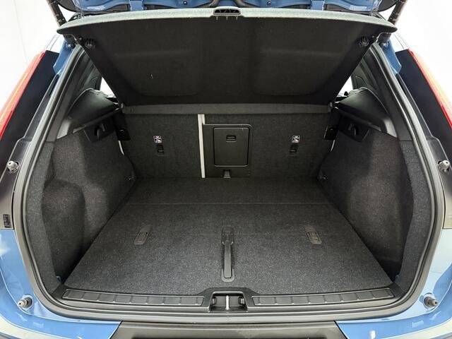 Volvo XC40 Recharge Ultimate / Wool Blend / Panoramadak / Pixel Koplampen / Elektr. Stoelen / Trekhaak / 360 Camera / Harman&Kardon Audio / Stoel + Stuurw. Verwarming /