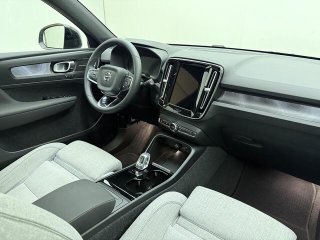Volvo XC40 Recharge Ultimate / Wool Blend / Panoramadak / Pixel Koplampen / Elektr. Stoelen / Trekhaak / 360 Camera / Harman&Kardon Audio / Stoel + Stuurw. Verwarming /