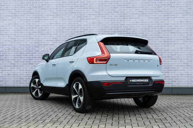 Volvo XC40 2.0 B4 Plus Dark | Trekhaak | Achteruitrijcamera | Harman Kardon Audio | Adaptive Cruise Control | Stoel-/Stuurverwarming | Elektrisch Verstelbare Bestuurdersstoel |
