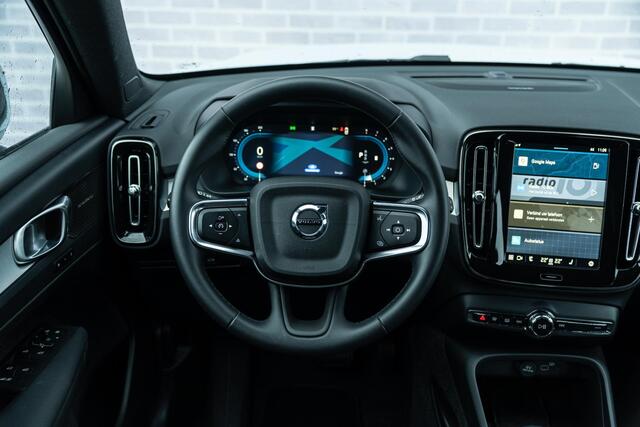 Volvo XC40 2.0 B4 Plus Dark | Trekhaak | Achteruitrijcamera | Harman Kardon Audio | Adaptive Cruise Control | Stoel-/Stuurverwarming | Elektrisch Verstelbare Bestuurdersstoel |