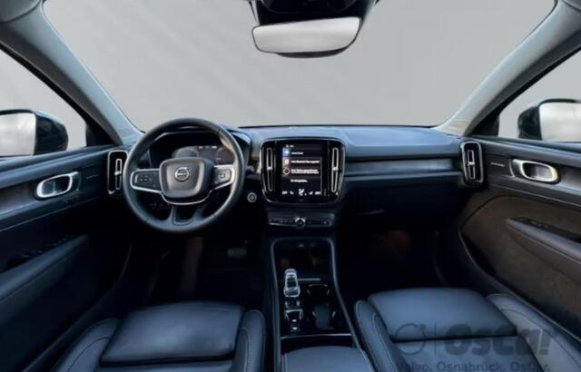 Volvo XC40 Plug-in Hybrid T5 Plus Dark | Facelift | Adaptive cruise control | Lederen bekleding | Stoel- en stuurverwarming | Harman Kardon audio | Navigatie | Apple Carplay / Android Auto | 19 inch velgen | Voorruitverwarming | Dode hoek detectie BLIS | Getint glas