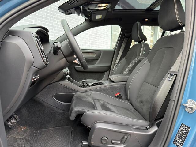 Volvo XC40 Recharge Ultimate 70 kWh | Schuif-/Kanteldak | Stuur-/Stoelverwarming | 360 Camera | Elektrisch Verstelbare Stoelen | BLIS |