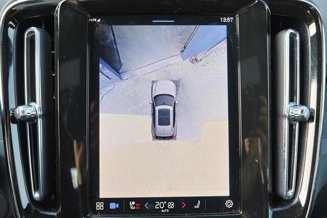 Volvo XC40 Recharge Twin Ultimate 82 kWh - Panorama/schuifdak - Intellisafe & Surround - Lederen bekleding - 360° Camera - Verwarmbare voorstoelen & stuurwiel - Parkeersensoren voor & achter - Elektr. bedienb. voorstoelen met geheugen links - Warmtepomp - Draadloze 