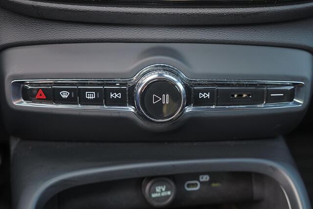 Volvo XC40 Recharge Twin Ultimate 82 kWh - Panorama/schuifdak - Intellisafe & Surround - Lederen bekleding - 360° Camera - Verwarmbare voorstoelen & stuurwiel - Parkeersensoren voor & achter - Elektr. bedienb. voorstoelen met geheugen links - Warmtepomp - Draadloze 