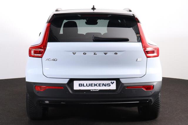 Volvo XC40 Recharge Twin Plus 82 kWh - IntelliSafe Assist & Surround - Parkeercamera achter - Verwarmde voorstoelen & stuur - Parkeersensoren voor & achter - Draadloze tel. lader - Warmtepomp - Extra getint glas - Elektr. inklapbare trekhaak - 19' LMV