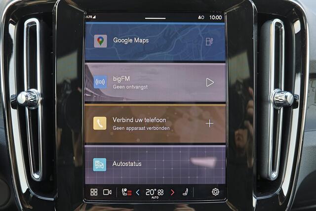 Volvo XC40 Recharge Twin Plus 82 kWh - IntelliSafe Assist & Surround - Parkeercamera achter - Verwarmde voorstoelen & stuur - Parkeersensoren voor & achter - Draadloze tel. lader - Warmtepomp - Extra getint glas - Elektr. inklapbare trekhaak - 19' LMV