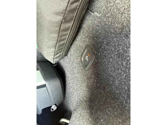 Volvo XC40 Recharge P8 AWD R-Design | Panoramadak | Harman Kardon Audio | Elektrisch Verstelbare Voorstoelen | Trekhaak | Warmtepomp | 360 Graden Camera | Parkeersensoren | Navigatie | Apple Carplay | Android Auto | Keyless Entry