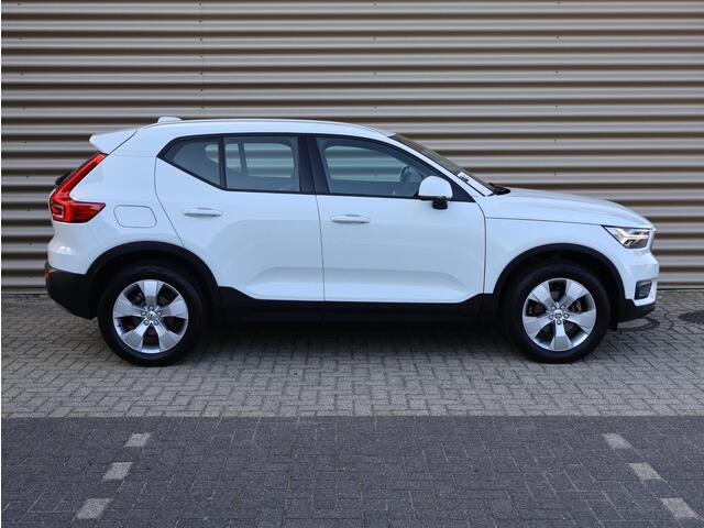 Volvo XC40 T2 AUT Business Pro | Dealer onderhouden l Trekhaak l IntelliSafe Assist & Surround | Park Assist Camera achter
