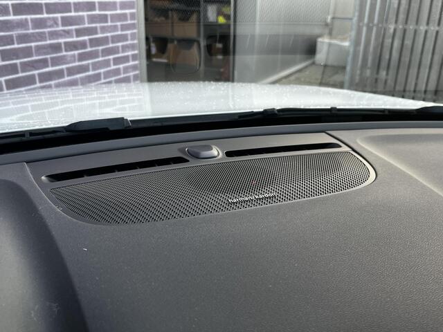 Volvo XC40 1.5 T5 Plug-in hybrid Ultimate Bright | Panoramadak | 360 Camera | Adaptieve Cruise Control | Power Seats | Harman Kardon |