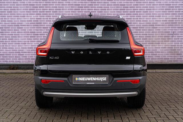Volvo XC40 1.5 T4 Recharge Inscription | Schuif-/ Kanteldak | Elektrische stoelverstelling | Stoel- / Stuurverwarming | Adaptive Cruise | Camera | Keyless Entry | Volvo On Call |