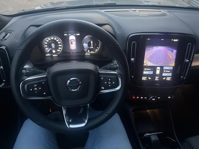 Volvo XC40 1.5 T4 Plug-in hybrid Plus Dark Dark Bj 2022 Trekhaak Km 56.000 | Facelift | Leder | 18" LMV