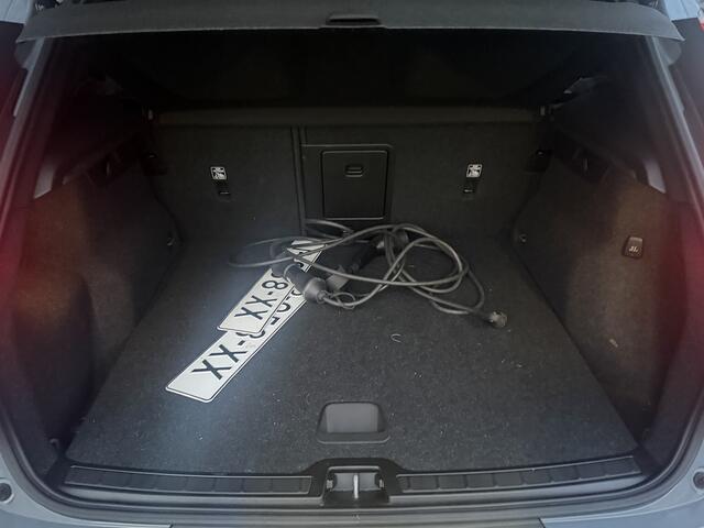 Volvo XC40 1.5 T4 Plug-in hybrid Plus Dark Dark Bj 2022 Trekhaak Km 56.000 | Facelift | Leder | 18" LMV