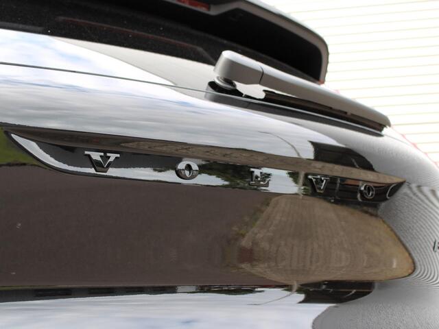 Volvo XC40 2.0 B4 Plus Black Edition Automaat / Panoramadak / Privacy Glass / Microtech Nubuck bekleding / Google Maps