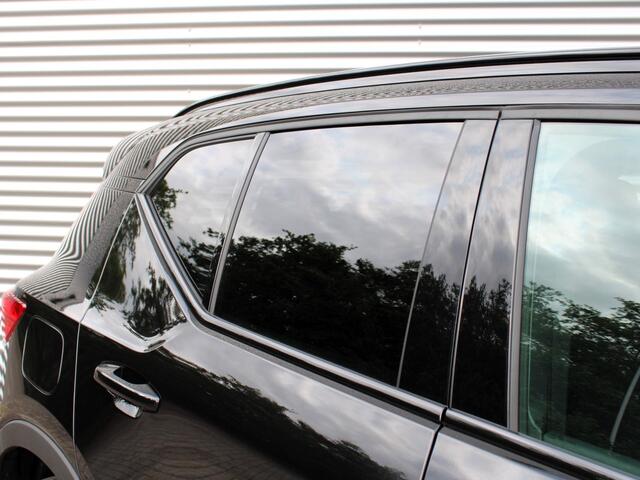 Volvo XC40 2.0 B4 Plus Black Edition Automaat / Panoramadak / Privacy Glass / Microtech Nubuck bekleding / Google Maps