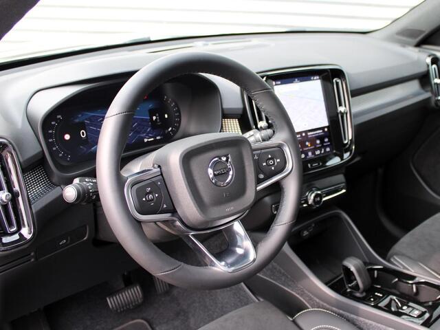 Volvo XC40 2.0 B4 Plus Black Edition Automaat / Panoramadak / Privacy Glass / Microtech Nubuck bekleding / Google Maps
