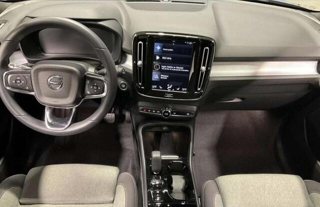 Volvo XC40 Plug-in Hybrid T4 Plus Bright | Facelift | Adaptive cruise control | Stoel- en stuurverwarming | Dode hoek detectie BLIS | Verwarmbare achterbank | Keyless | 18 inch velgen | LED koplampen | Elektrische stoelverstelling | Navigatie | Apple Carplay / Andro