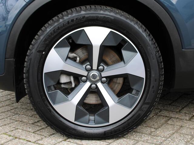Volvo XC40 2.0 B4 Plus Dark Automaat / Harman Kardon audio / Trekhaak / 19" velgen / Verwarmd voorruit / Reservewiel