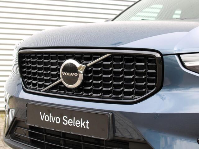 Volvo XC40 2.0 B4 Plus Dark Automaat / Harman Kardon audio / Trekhaak / 19" velgen / Verwarmd voorruit / Reservewiel
