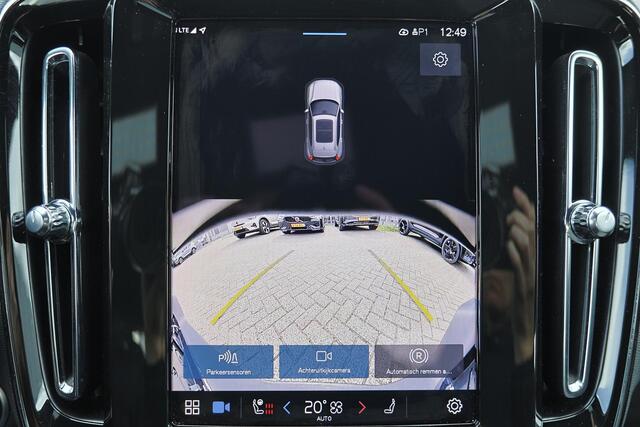 Volvo XC40 B4 Plus Dark - IntelliSafe Assist & Surround - Harman/Kardon audio - Parkeercamera achter - Verwarmde voorstoelen & stuur - Parkeersensoren voor & achter - Elektr. bedienb. voorstoelen met geheugen links - Draadloze tel. lader - Elektr. inklapbare trekhaa