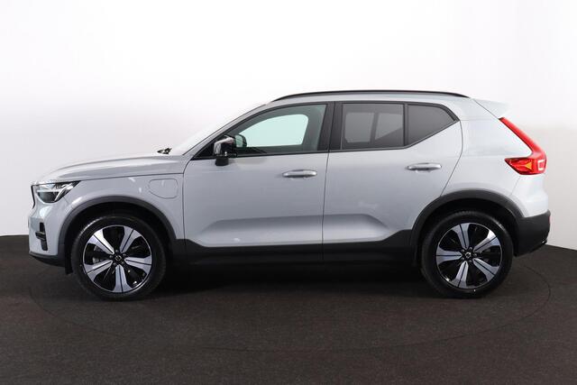 Volvo XC40 T5 Recharge Plus Dark - IntelliSafe Assist - 360º Camera - Harman/Kardon audio - Verwarmde voorstoelen & stuur - Parkeersensoren voor & achter - Elektr. bedienb. voorstoelen met geheugen links - Draadloze tel. lader - Extra getint glas - 19' LMV