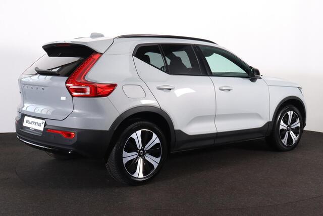 Volvo XC40 T5 Recharge Plus Dark - IntelliSafe Assist - 360º Camera - Harman/Kardon audio - Verwarmde voorstoelen & stuur - Parkeersensoren voor & achter - Elektr. bedienb. voorstoelen met geheugen links - Draadloze tel. lader - Extra getint glas - 19' LMV
