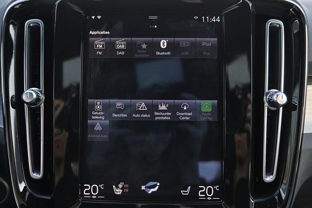 Volvo XC40 T5 Recharge Plus Dark - IntelliSafe Assist - 360º Camera - Harman/Kardon audio - Verwarmde voorstoelen & stuur - Parkeersensoren voor & achter - Elektr. bedienb. voorstoelen met geheugen links - Draadloze tel. lader - Extra getint glas - 19' LMV