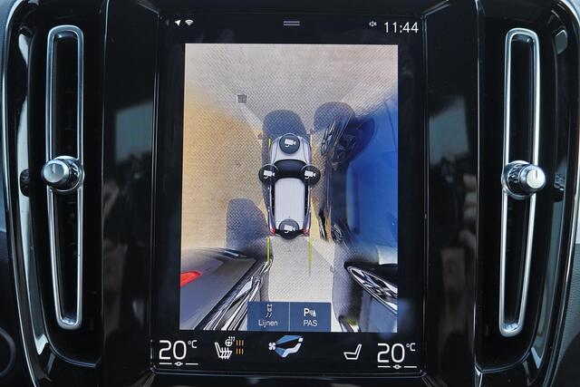 Volvo XC40 T5 Recharge Plus Dark - IntelliSafe Assist - 360º Camera - Harman/Kardon audio - Verwarmde voorstoelen & stuur - Parkeersensoren voor & achter - Elektr. bedienb. voorstoelen met geheugen links - Draadloze tel. lader - Extra getint glas - 19' LMV