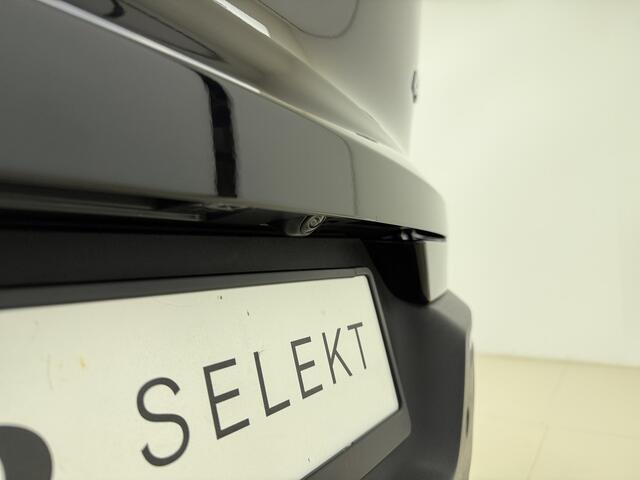 Volvo XC40 B3 177pk Core / Lederen bekleding / Camera achter / Keyles entry / Stoel/- en stuurverwarming /