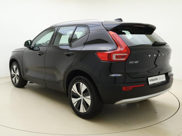 Volvo XC40 B3 177pk Core / Lederen bekleding / Camera achter / Keyles entry / Stoel/- en stuurverwarming /