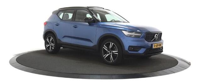 Volvo XC40 1.5 T5 Recharge R-Design | Plug-in Hybrid (PHEV) | Panoramadak | Elektrisch Verstelbare Voorstoelen | Harman Kardon Audio | 360 Graden Camera | Stoelverwarming | Trekhaak | Lederen Bekleding