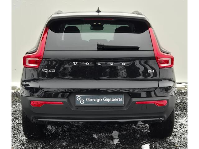 Volvo XC40 2.0 B4 Ultra Dark Panorama Dak - MY 2026 - 19" Wielen - Lighting - Harman Kardon Audio - 360 Camera - Climate - 2000 KG Trekgewicht - Privacy Glass - UD7000 Interieur - voorruit verwarming - Power seats met Memory